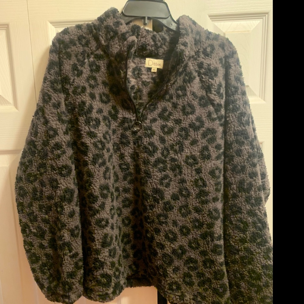 Dittos XL cheetah print Sherpa pullover
